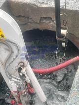 Hose protecting device with rolls